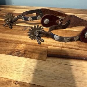 Set of 2 spurs leather backs